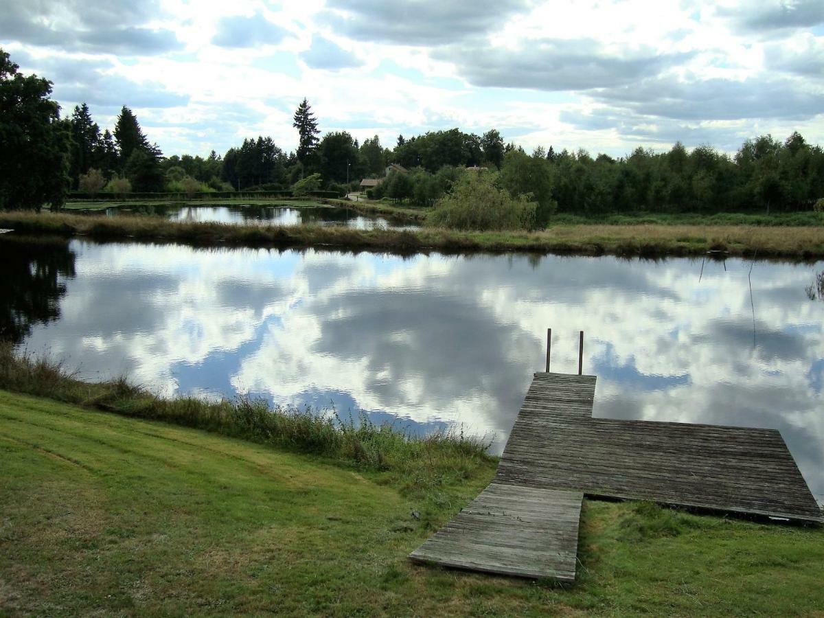Lieux-Au-Lac Augignac Buitenkant foto
